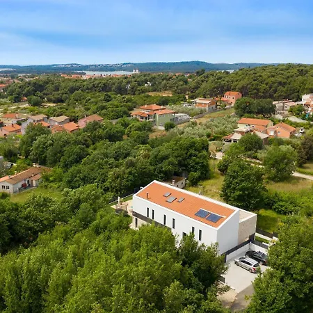 Villa Luxury Atria Near Pula For 10 People With Children Playground & Heated Pool *