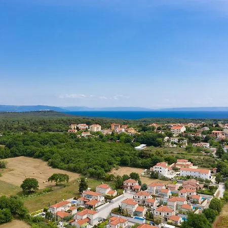 Luxury Atria Near Pula For 10 People With Children Playground & Heated Pool
