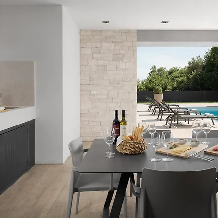 Luxury Atria Near Pula For 10 People With Children Playground & Heated Pool 빌라 Ližnjan