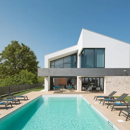 Villa Luxury Atria Near Pula For 10 People With Children Playground & Heated Pool *