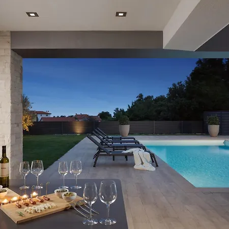 Luxury Atria Near Pula For 10 People With Children Playground & Heated Pool 빌라 Ližnjan