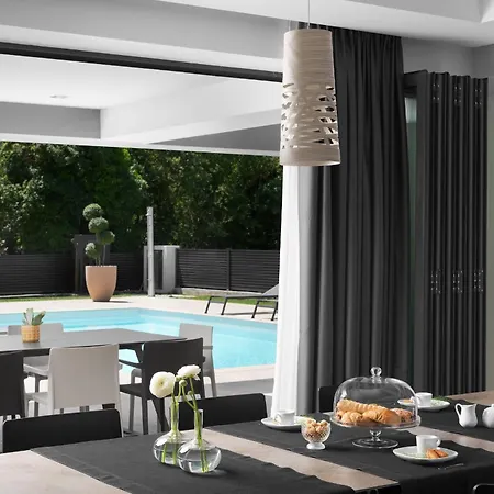 Luxury Atria Near Pula For 10 People With Children Playground & Heated Pool Ližnjan