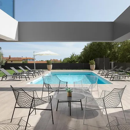Luxury Atria Near Pula For 10 People With Children Playground & Heated Pool Ližnjan